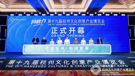 杨紫带piupiu跳手势舞