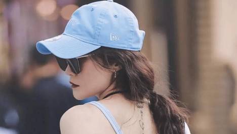 从阔腿到修身：小脚裤的夏日时髦显瘦又高级