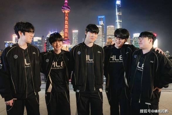 问界客服回应余承东疑似开车睡觉