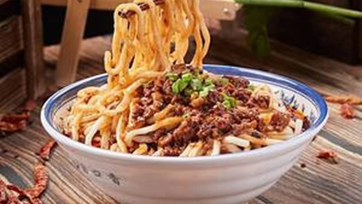 银行经理和客户吃面被罚3000,冤不冤?