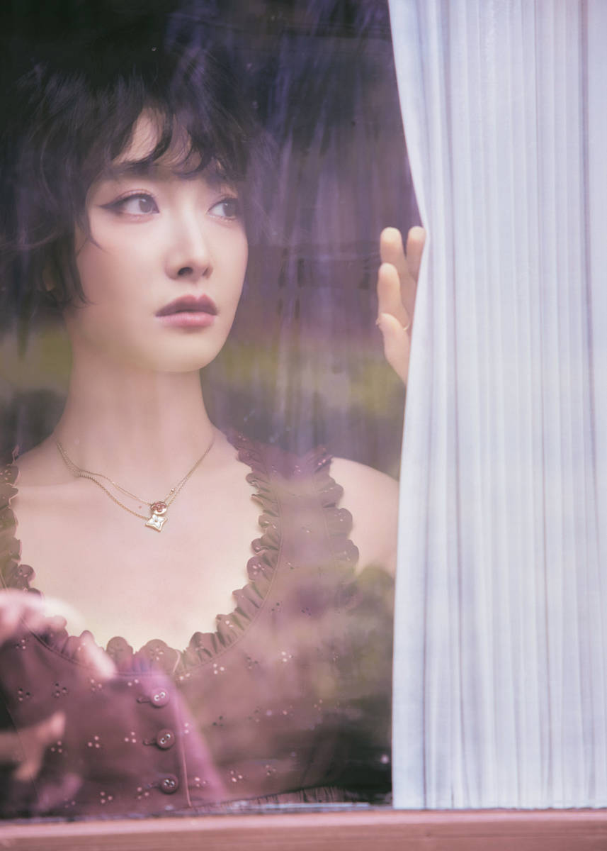 宋茜穿清凉连衣裙秀好身材!短发造型娇俏迷人