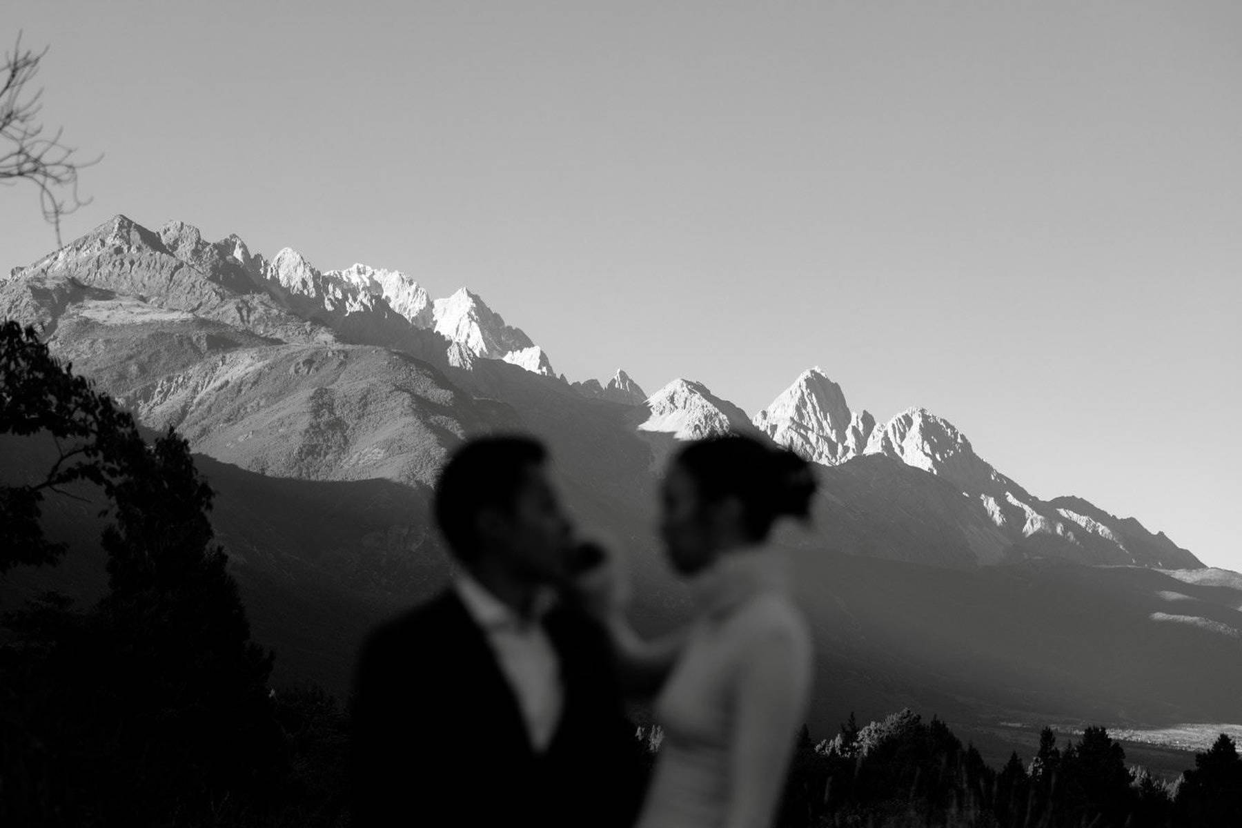 霍启仁妻子公开婚礼现场照 两人携手前行温馨浪漫