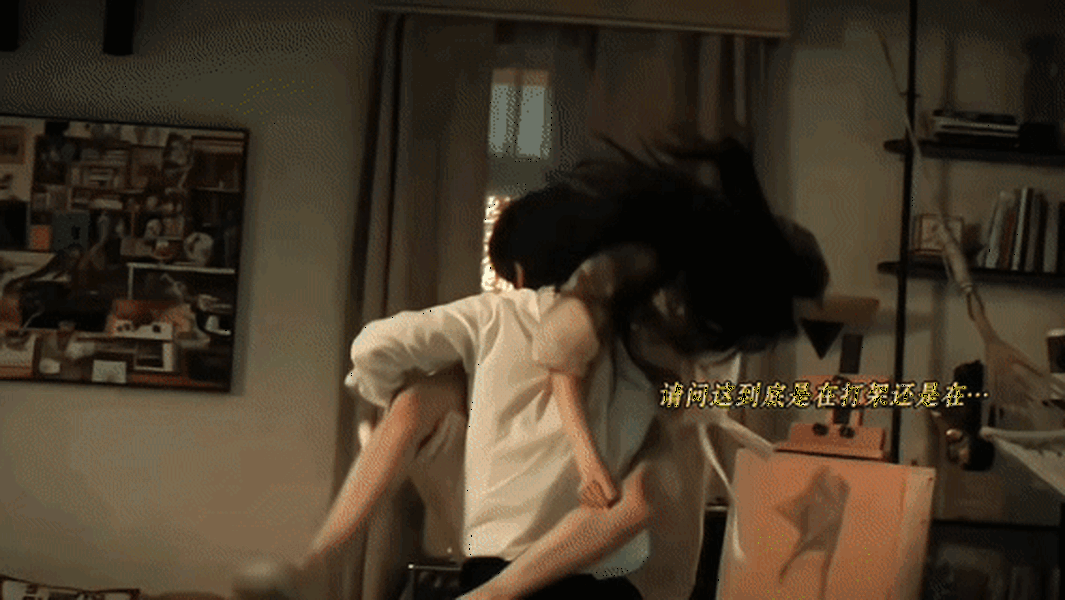 热巴穿睡裙身材凹凸有致 与陈星旭拍打戏张力满满