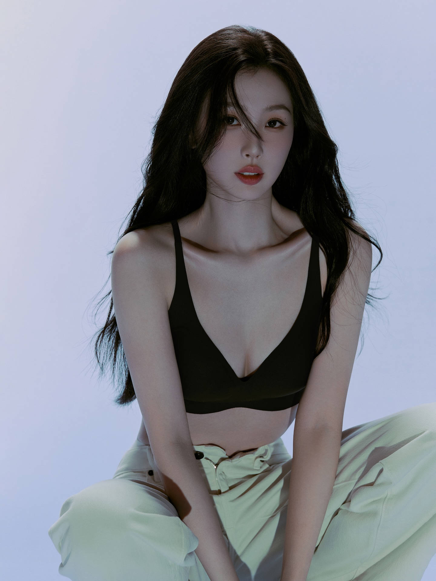 虞书欣穿黑色内衣身材曲线窈窕 腰肢纤细又甜又辣