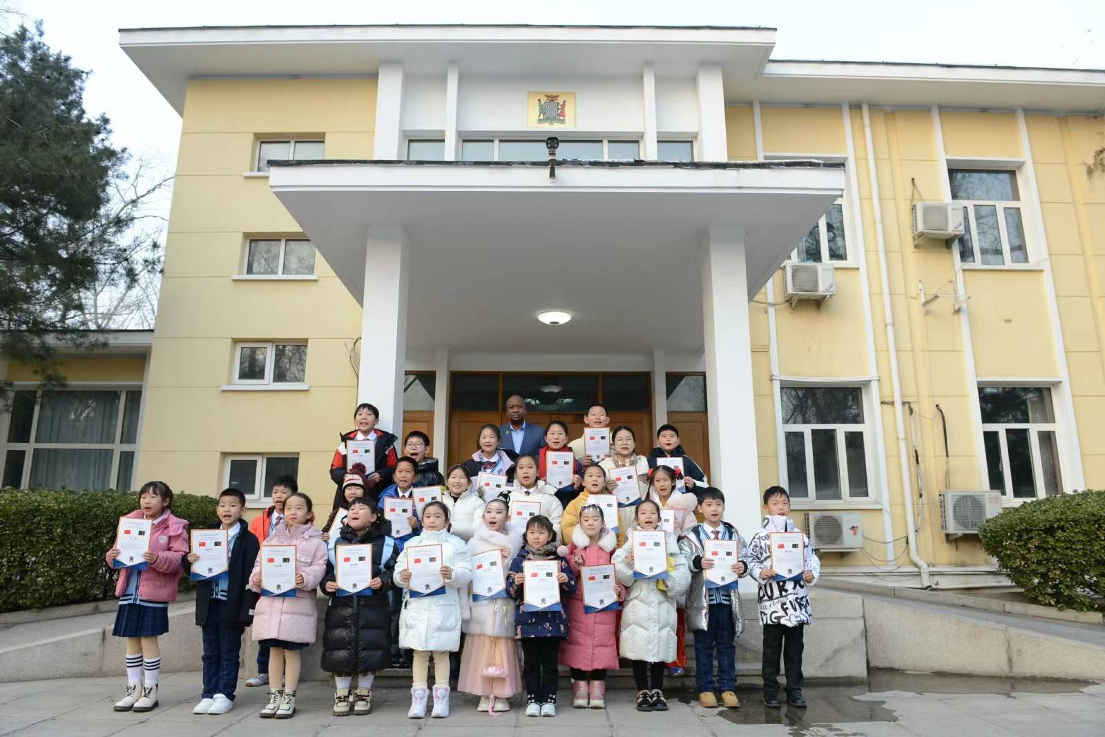 宸希艺术团小朋友亮相赞比亚共和国大使馆，体验小小外交官魅力