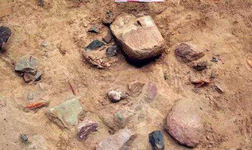 7000年前石器时代的古人，是如何将坚硬的石头加工成石器？