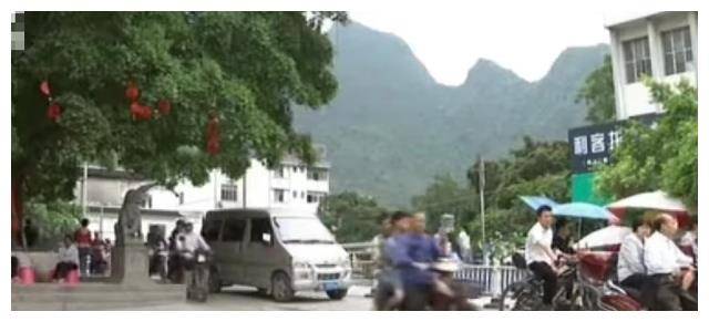 浙江80岁老汉银行流水上千万，却只住着茅草屋，身份曝光惊动警察