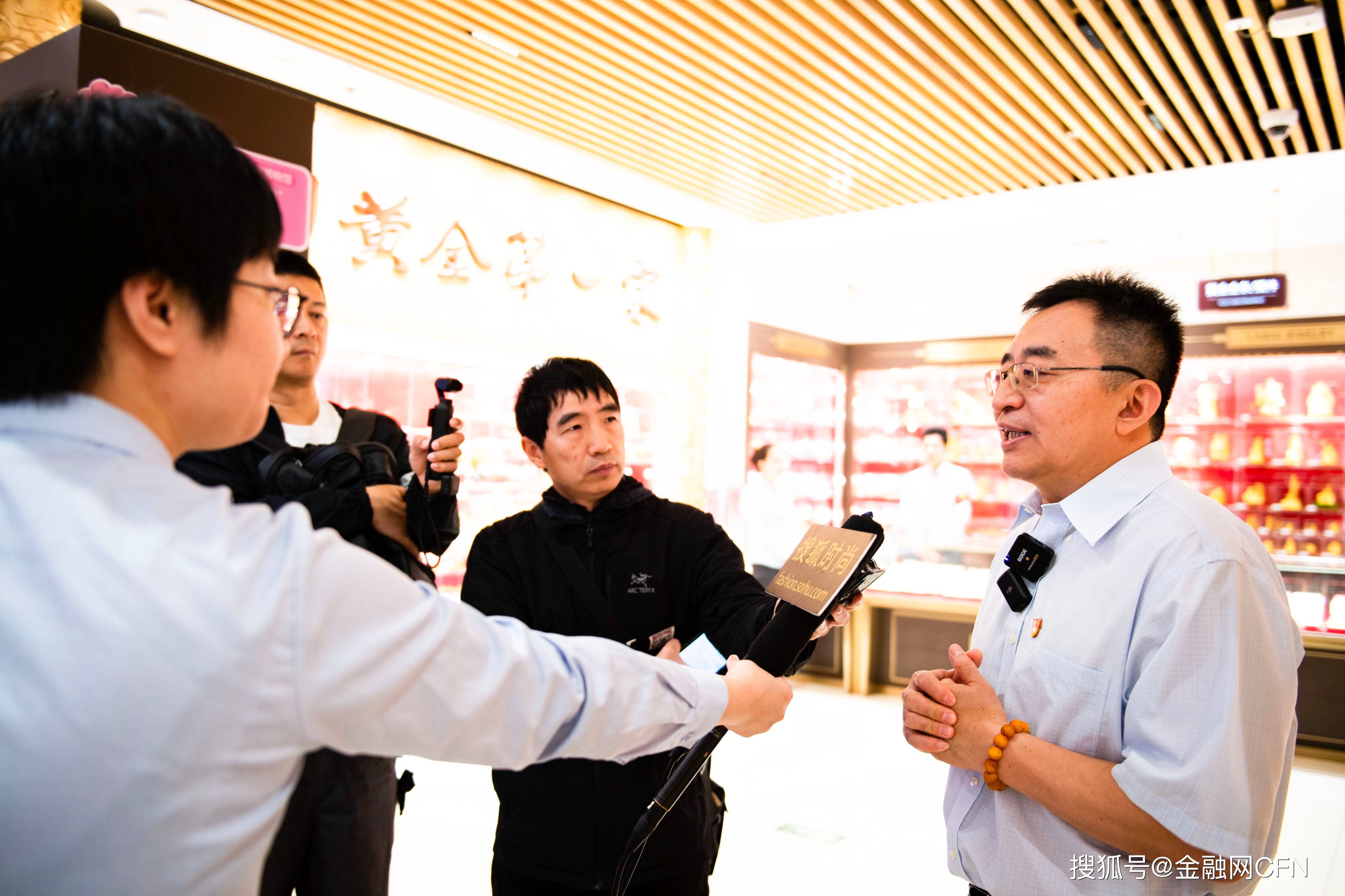 菜百股份全国首发2025中国乙巳（蛇）年喜字形金银纪念章