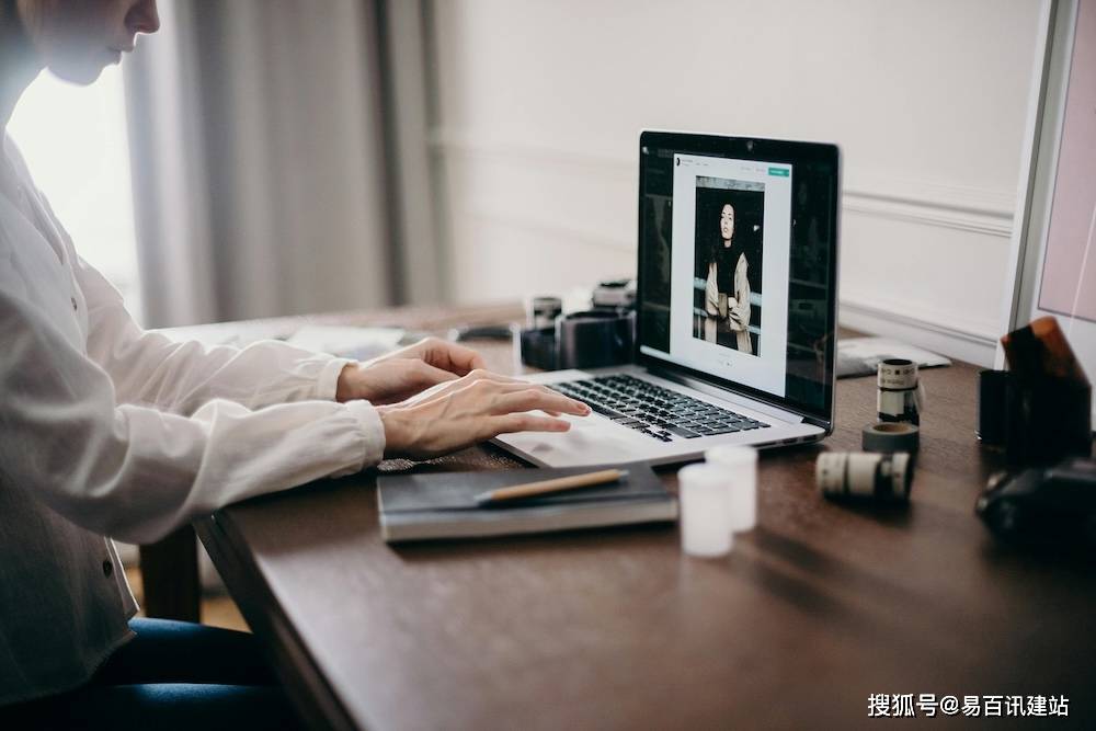 如何在影楼行业中优化手机网站设置以吸引客户？  第1张