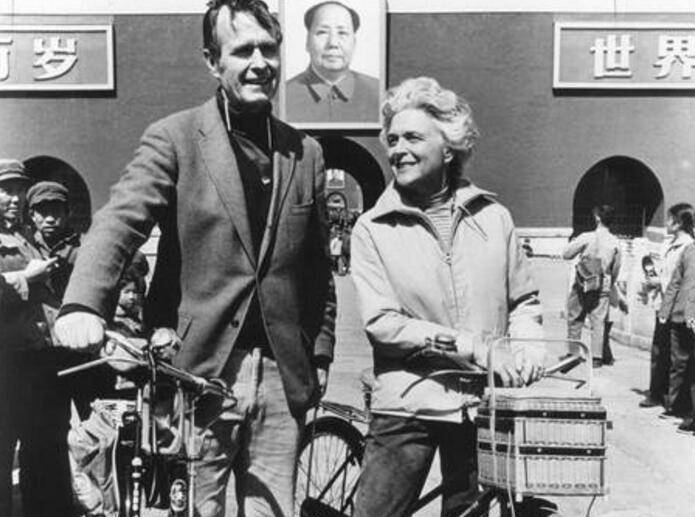 必博Bibo网址老布什和夫人：在中国待了13个月骑自行车逛胡同爱吃北京烤鸭(图12)