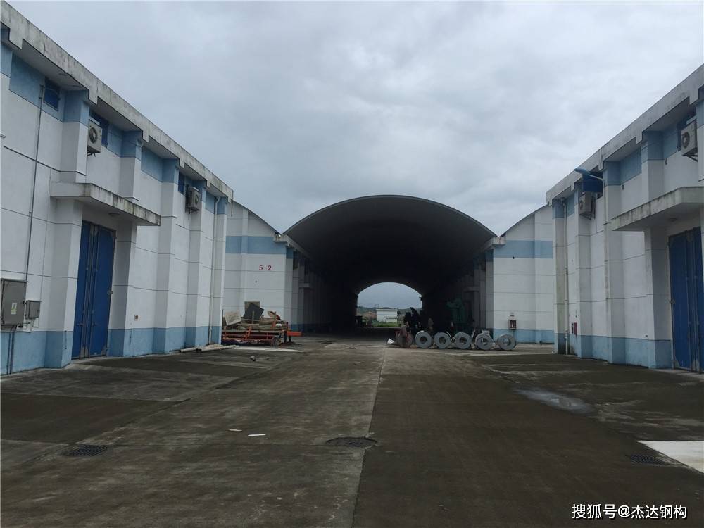 水电站隧道金属拱形屋顶吊装技术与岭区工地实践探讨