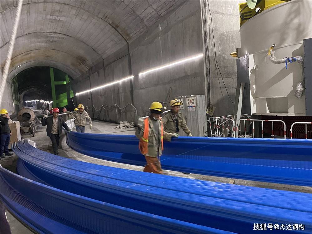 水电站隧道金属拱形屋顶吊装技术与岭区工地实践探讨