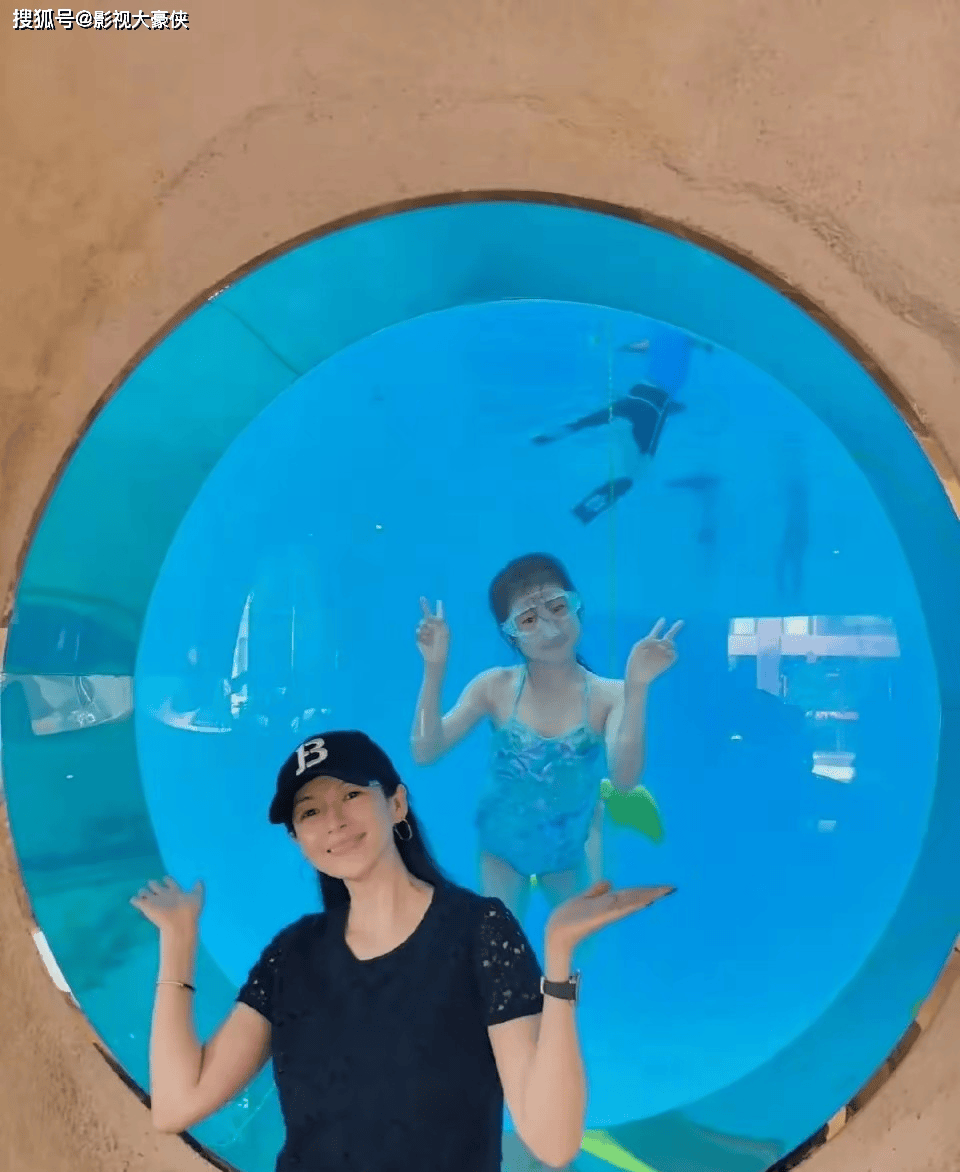 章子怡六一节晒娃，儿女都没打码，醒醒越长越漂亮，弟弟也可爱