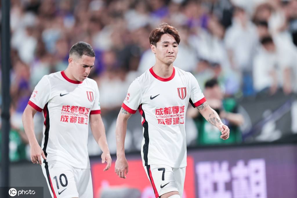 中超-阿代米破门韦世豪点射+红牌 津门虎2-1双杀成都