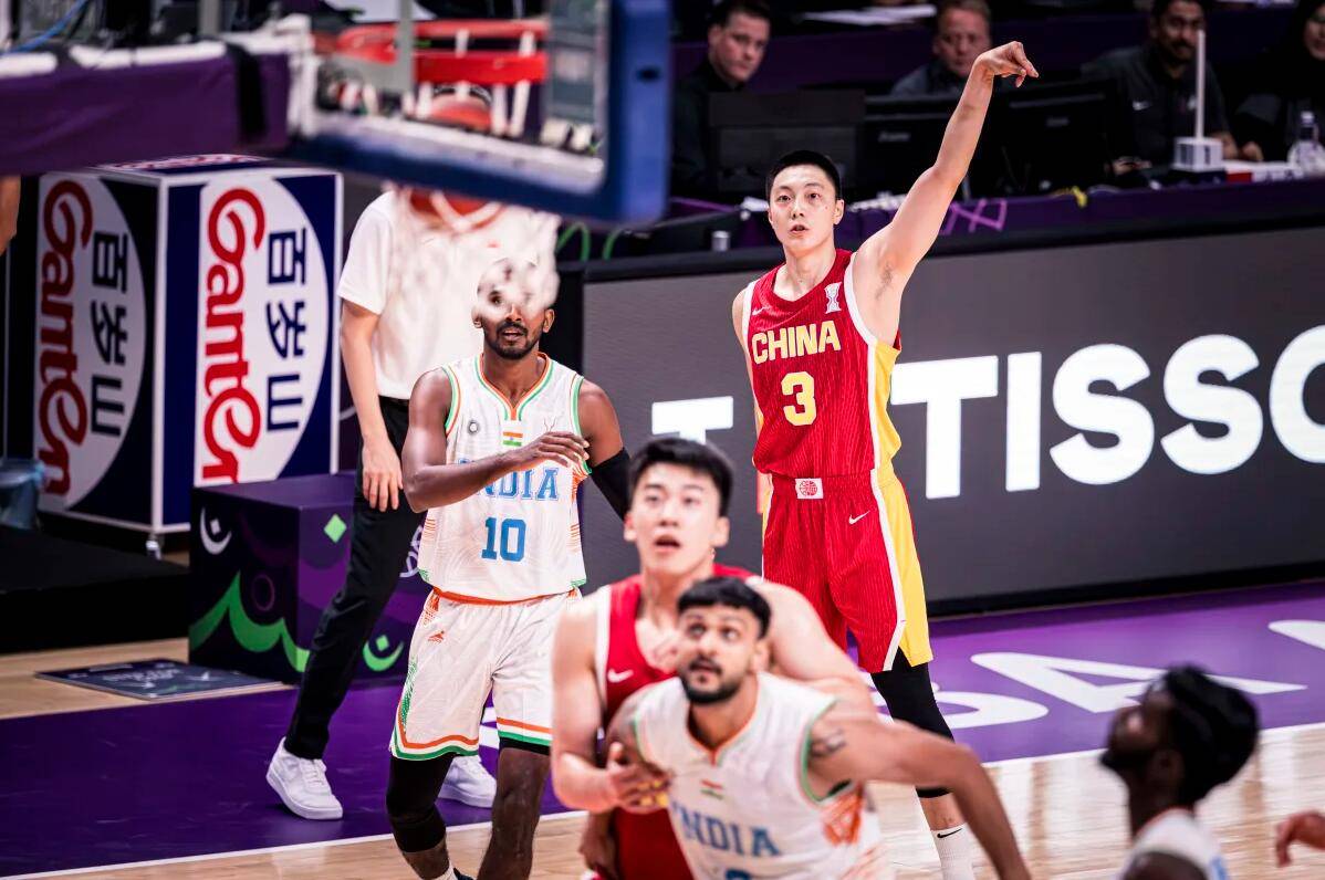 亚洲杯-胡明轩5记三分胡金秋两双 中国擒印度两连胜