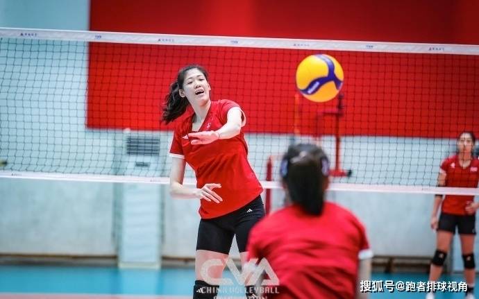原创             中国女排友谊赛照片曝光！李盈莹搭档庄宇珊，有望回归主力阵容