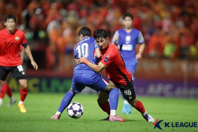 亚冠-特谢拉半场补时破门 申花客场遭逆转1-2江原FC