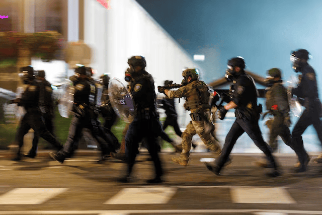 特朗普下令出兵波特兰：必要时可动用全部武力