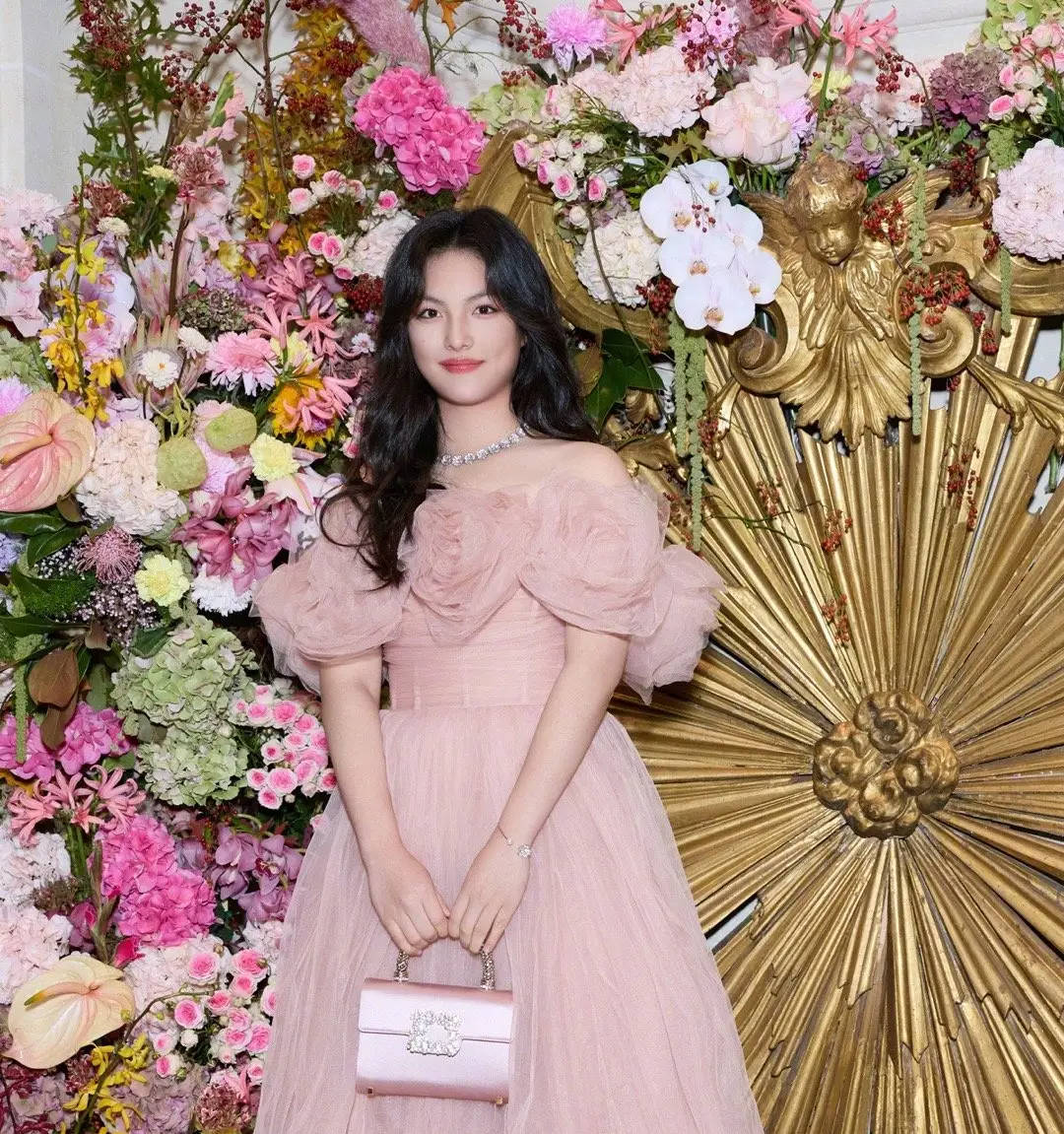 李湘晒女儿王诗龄照片惹争议！Live图中传出声音“我不喜欢周也”