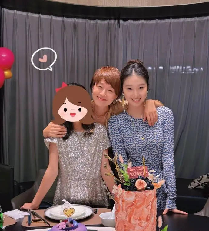 马伊琍大女儿晒与姥姥合照显乖巧!长得超像爸爸文章