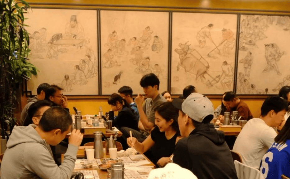 原创             杨瀚森风评为何急转直下 带女友吃夜宵就该被骂？