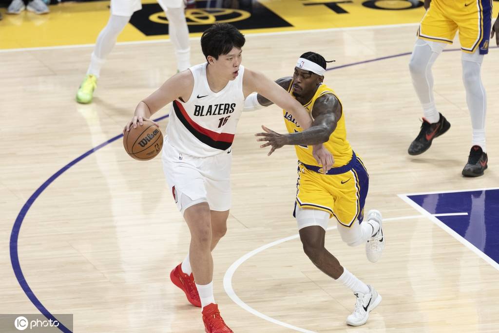 原创             杨瀚森风评为何急转直下 带女友吃夜宵就该被骂？