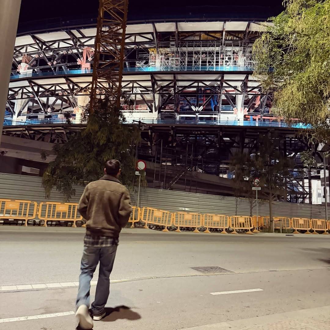 梅西晒照重返诺坎普！西媒：巴萨事先不知情 德保罗陪他去的