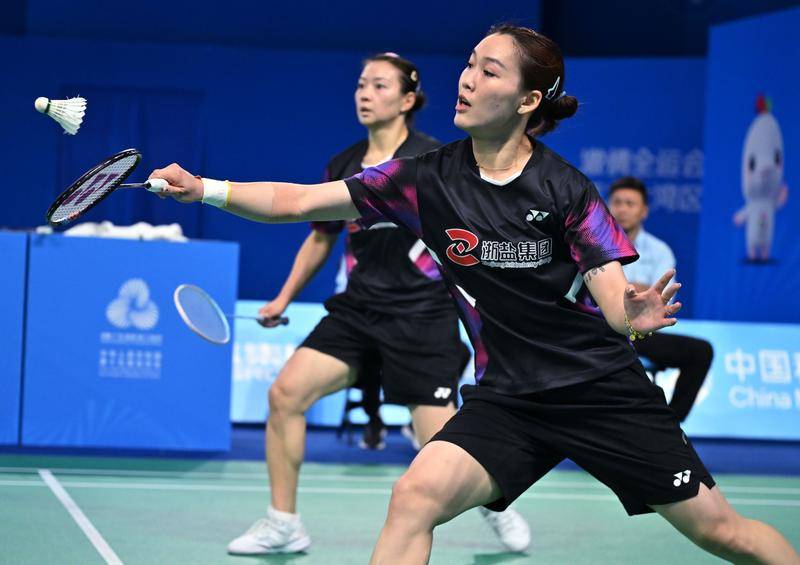 全运羽毛球：石宇奇陈雨菲取胜 男女团决赛均上演苏浙对决