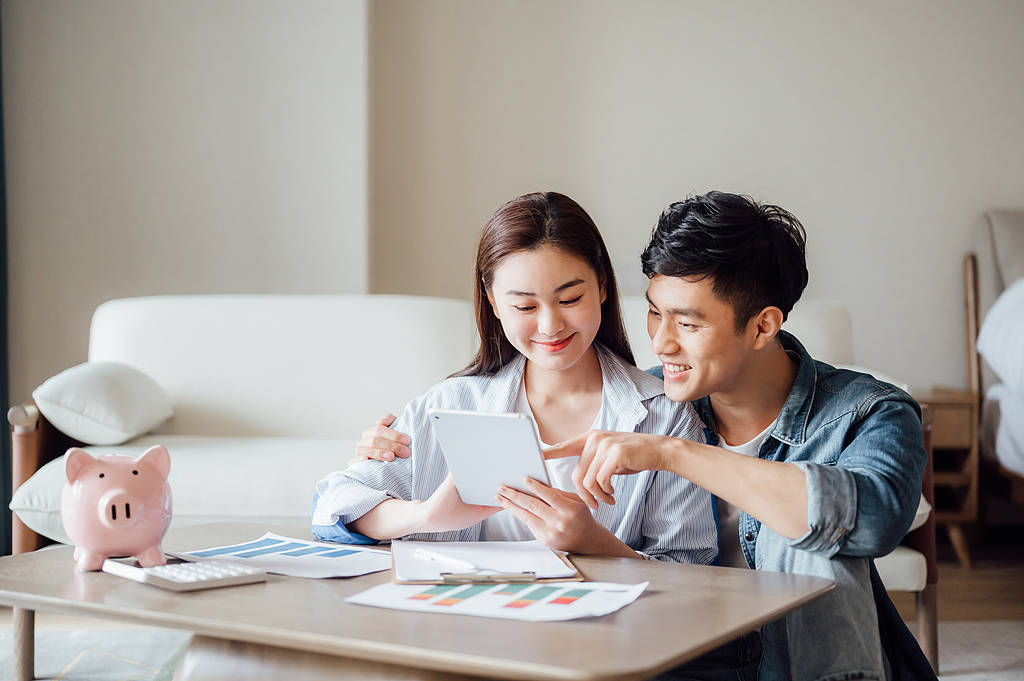 多家银行下架5年期定存，普通人的钱往哪放