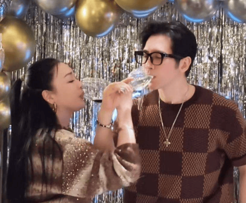 55岁钟丽缇秀恩爱曝光,和老公喝交杯酒热吻,结婚9年还在求子