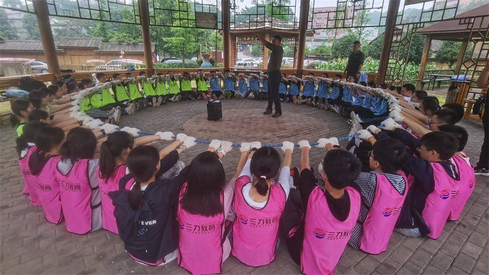 拓展十余年深耕行业多元业务助力团队效能提升开元ky棋牌企业团建培训服务优选重庆新三力(图1)