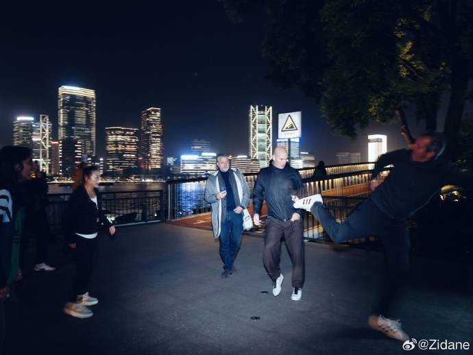 和中国民众较量脚上功夫！齐达内：神秘的东方游戏