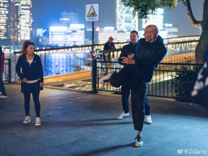 和中国民众较量脚上功夫！齐达内：神秘的东方游戏