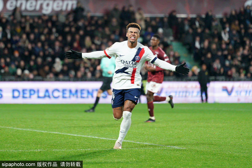 观战台:曼联遭遇苦主+曼城冲六连胜 巴黎争洲际杯冠军