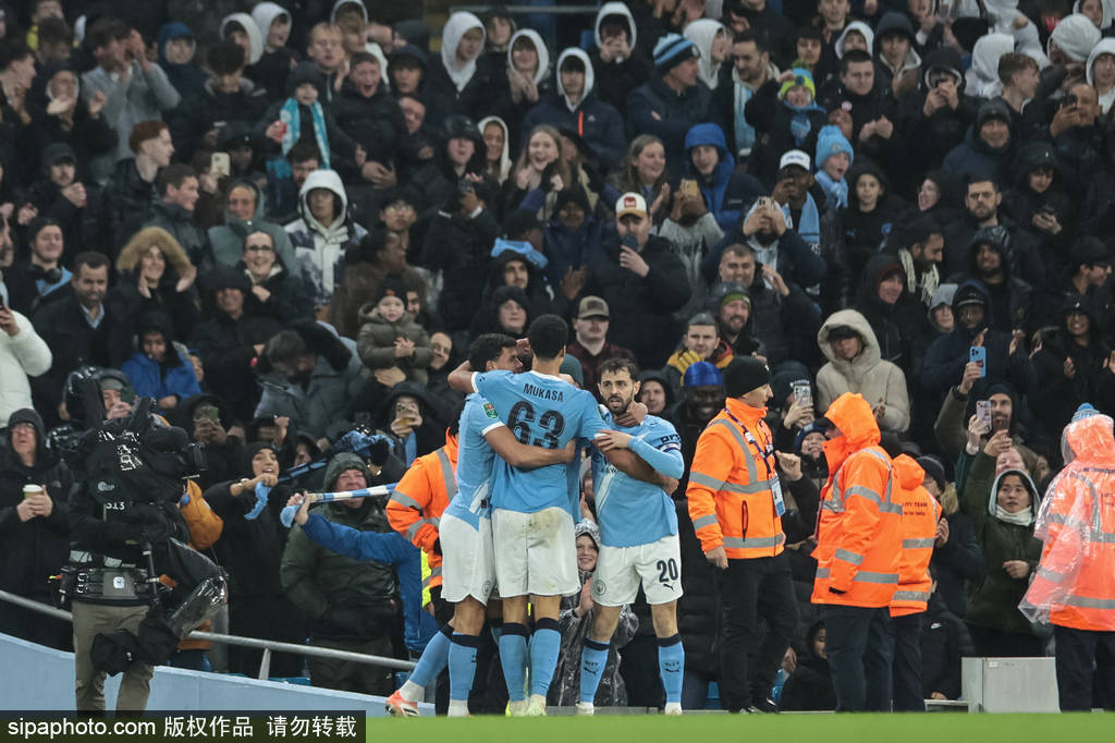 联赛杯-谢尔基世界波萨维尼奥破门 曼城2-0布伦特福德进四强
