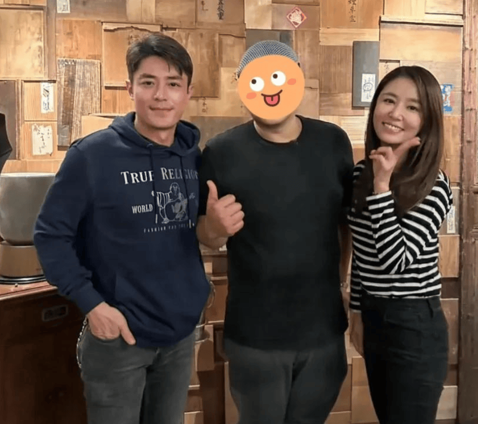 林心如为老公庆生！亲手做猪脚面配着红酒，蛋糕上是女儿爱的雪宝