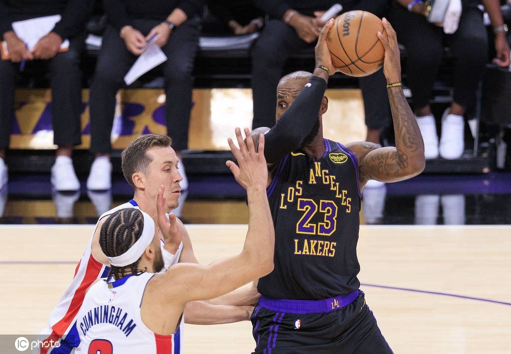 湖人这一年以大崩盘收尾 41岁老詹真该考虑退役了？