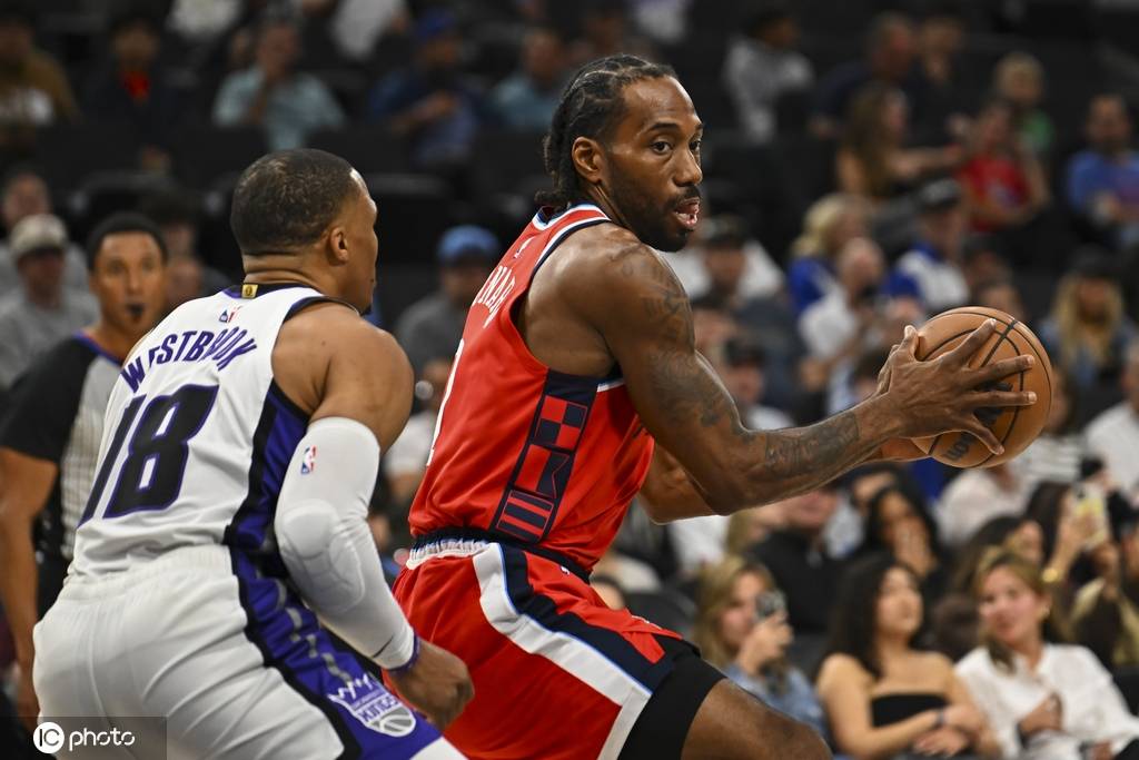 快船离开哈登换了个活法 小卡伤退又生全新变数？