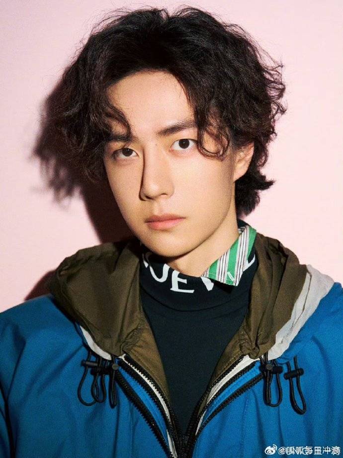 王一博与乐华续约：真真假假背后的商业博弈