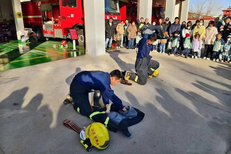 九原区消防救援大队多措并举做好冬季消防安全宣传活动