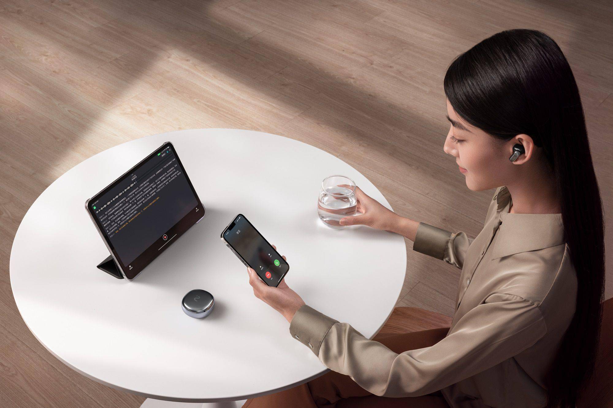 未来智能会议耳机:AIGC赛道上的“隐形冠军” 未来智能会议耳机:AIGC赛道上的“隐形冠军”