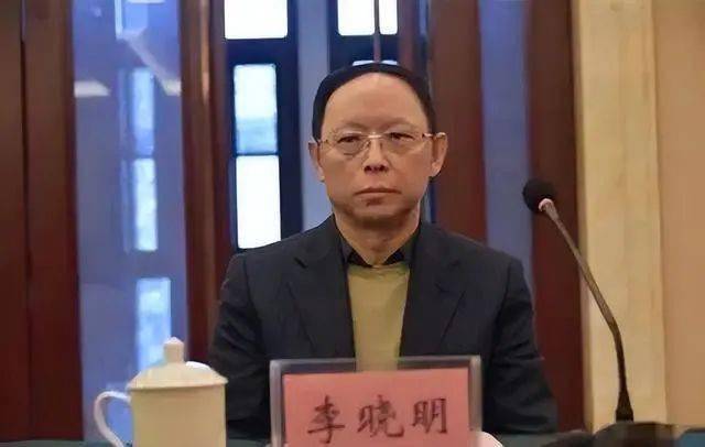 “膜包龙头”套现345亿后与家人移民美国？星空体育app官网回应来了！(图2)