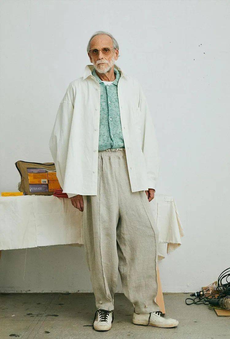 70岁的老人,成了日本最火的模特?-日本老年人的穿着打扮图片