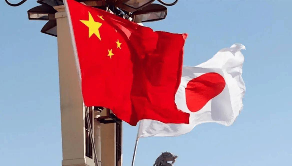 日本政坛变天？中日关系暗流涌动，岸田文雄下台能否带来转机？