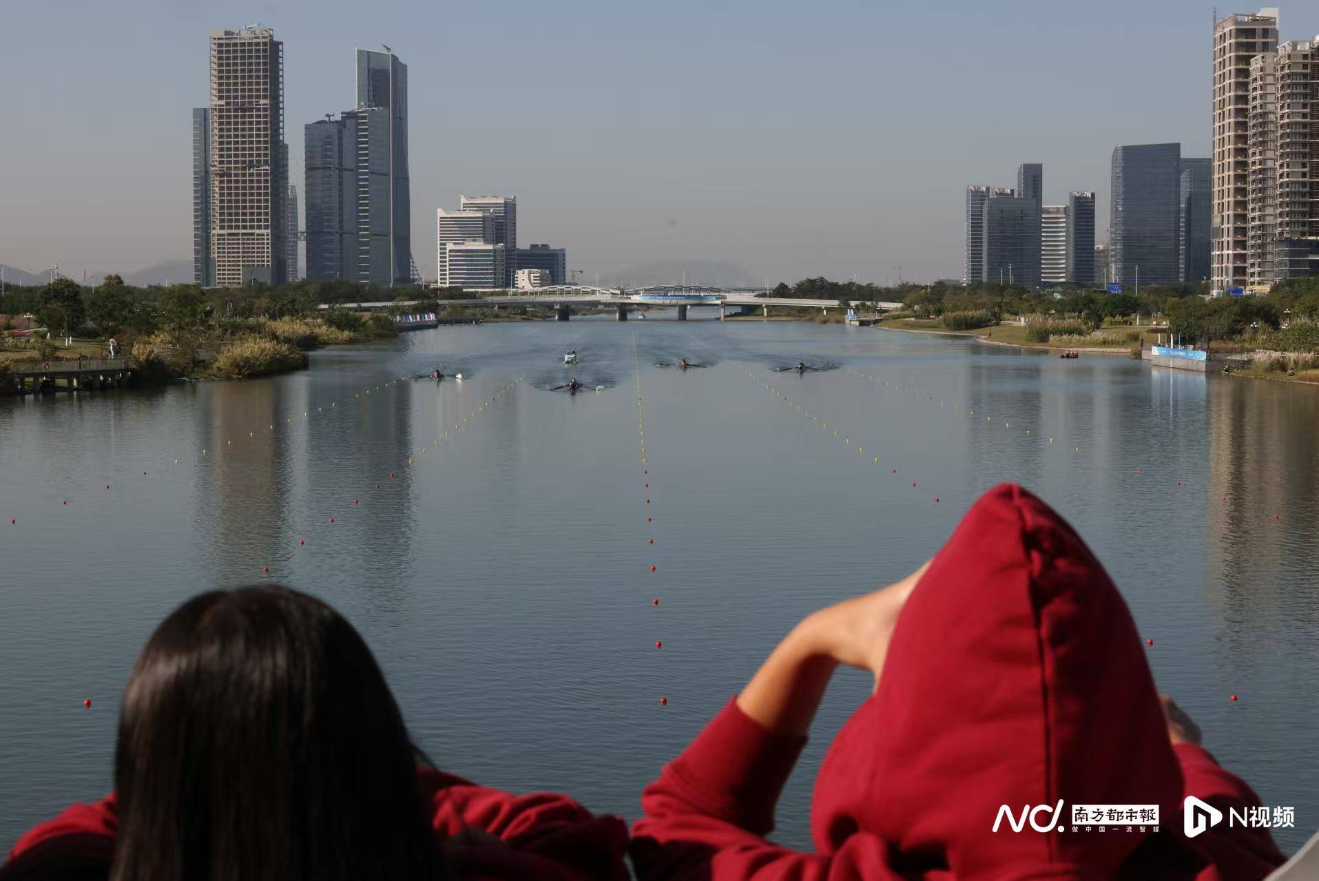 横琴名校赛艇邀请赛多图 来自世界各地的500多名选手与天目河的浪花竞速