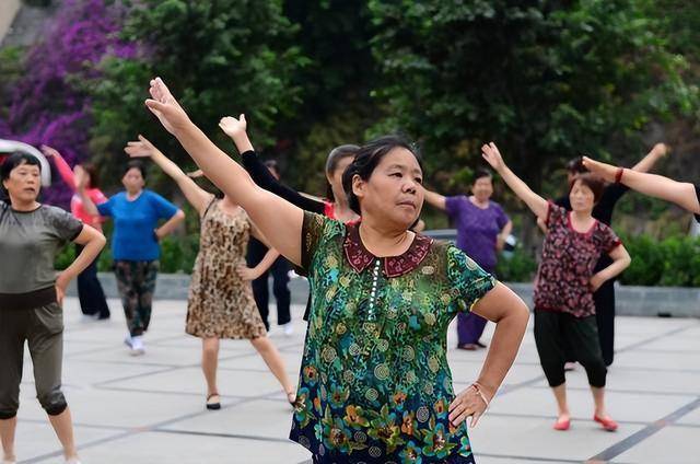 跳广场舞对老年人身体重要吗？好处有不少，但需注意4个要点