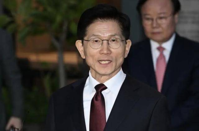 反转！李在明适配率暴跌，韩国迎来“抗华”热潮，惊现幕后操纵者