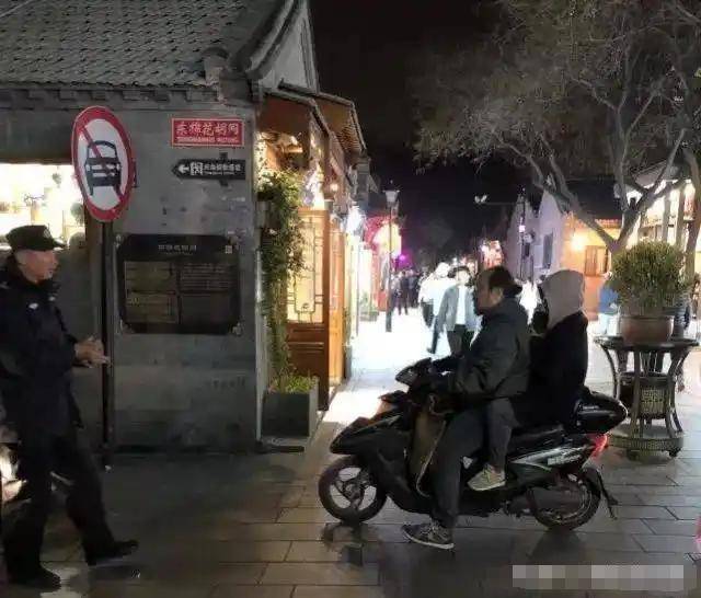 一场演唱会，意外曝光李嫣与窦靖童的真实关系，李亚鹏的话说对了