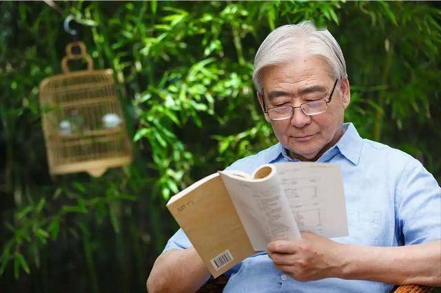 “8小时睡眠论”是错的？医生：年过65岁后，最佳睡眠时间是多久