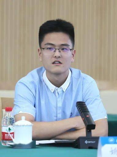 青春担当、逐梦远航!党委书记赵长禄、校长王云鹏与毕业生代表座谈